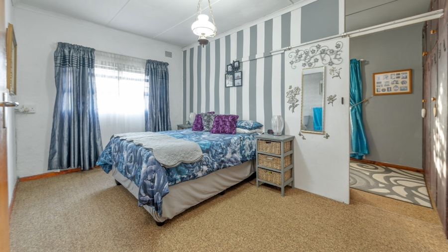4 Bedroom Property for Sale in Struisbaai Western Cape